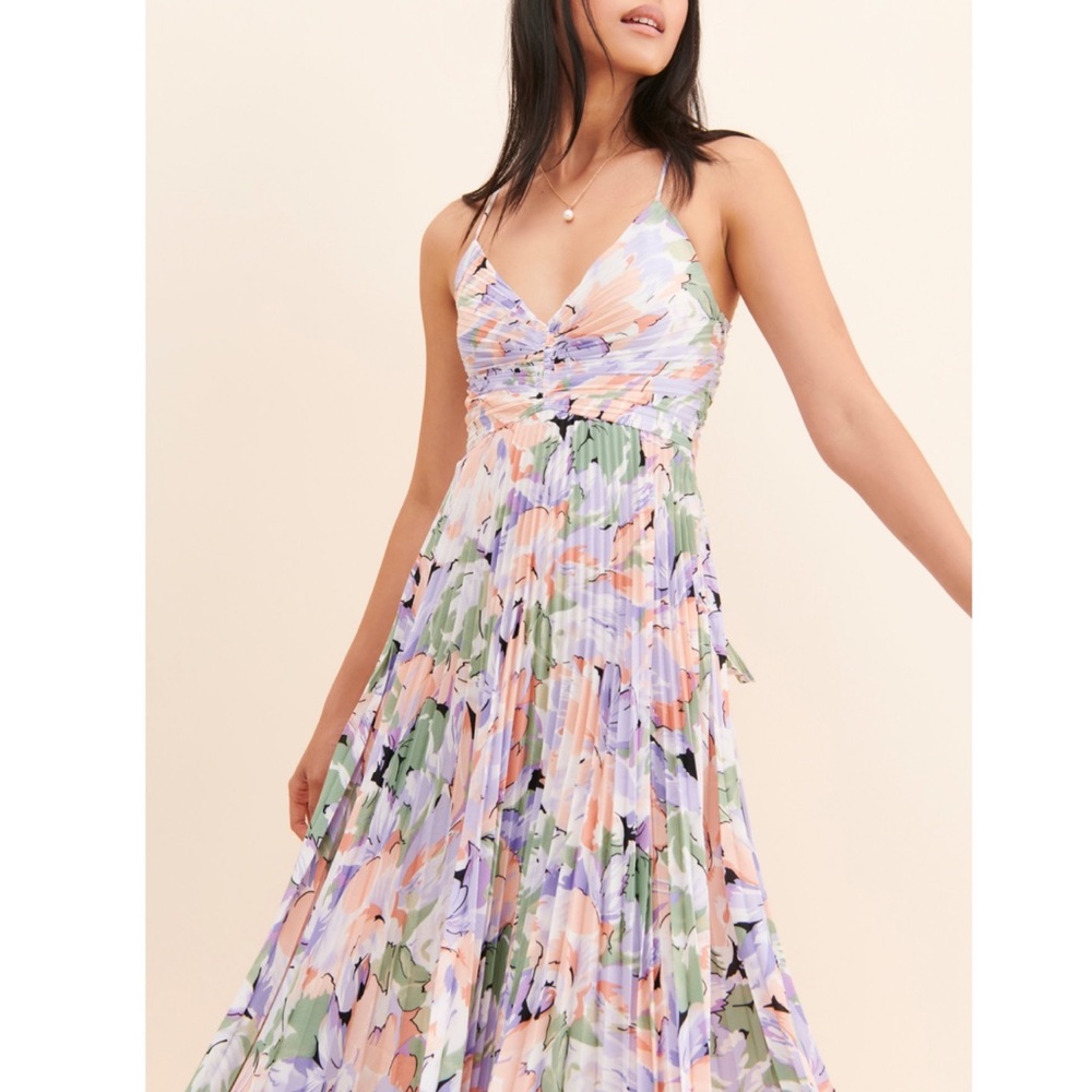 Perfect wedding guest or date night dress